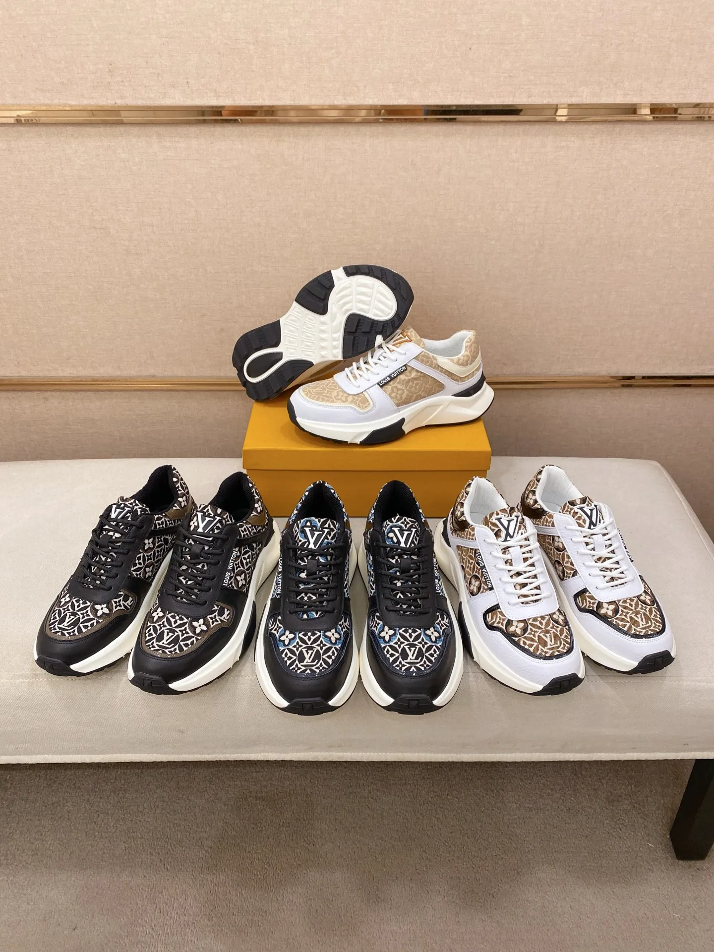 Men's shoes💰 462💰louis vuitton (Louis Vuitton/lv)🔍🔍The new counters are on sale at the same time. The uppers are imported from Italy. ️Re-engraved🇮🇹💪💪, ⚠Sole: The original sole is specially provided by the original factory, the exclusive movable molded sole is super comfortable, ⚠Original factory follow-up goods, 🔍🔍high quality, you can go in and out of the counter at will, welcome to compare⚠. Code number: 38-44 (45/46 customized, non-refundable)